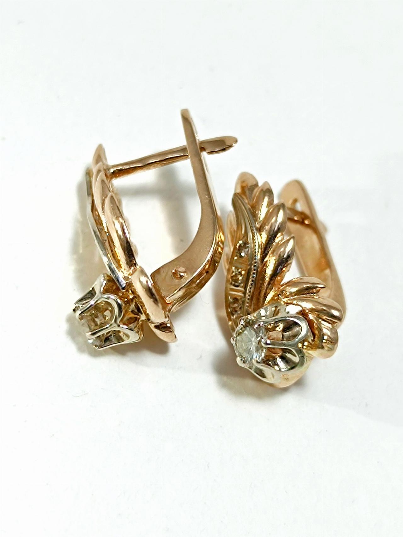 Золотые серьги, вставка бриллиант