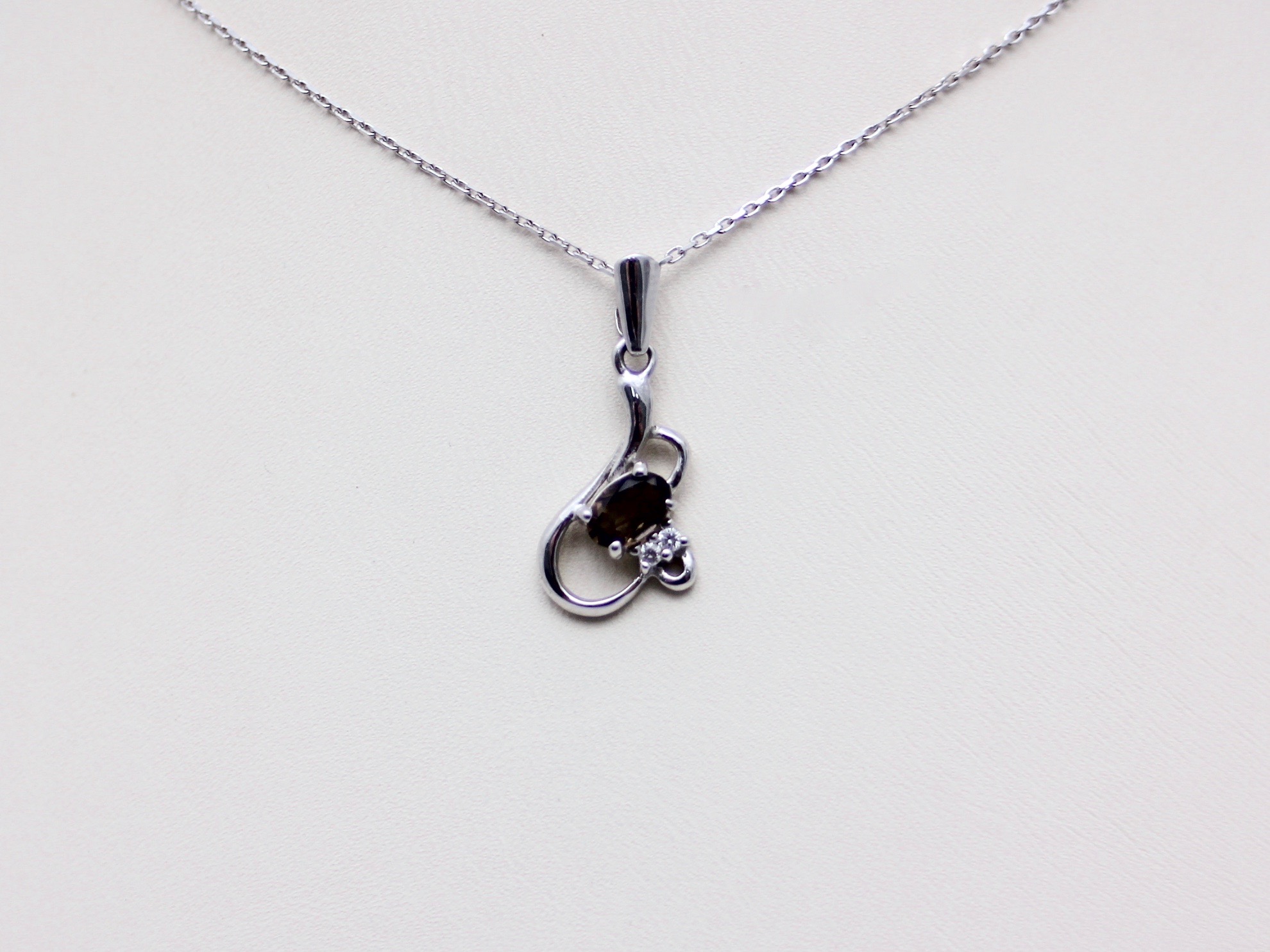 Золотая подвеска, вставка бриллиант