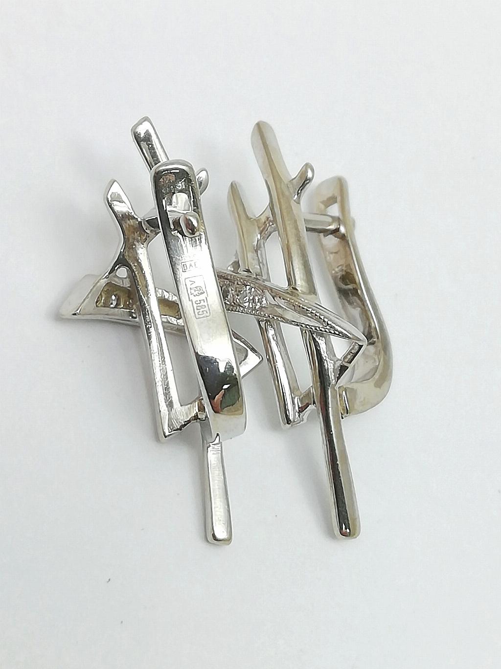 Золотые серьги, вставка бриллиант