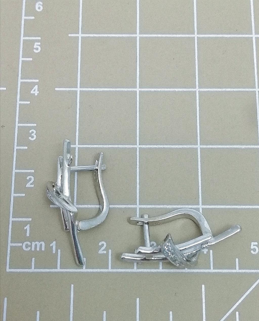 Золотые серьги, вставка бриллиант