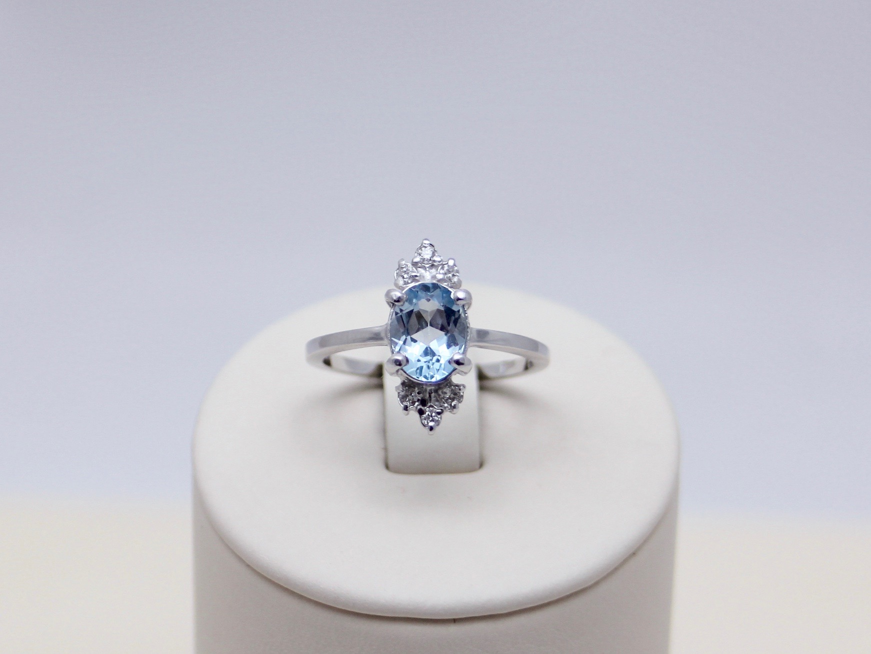 Золотое кольцо, вставка бриллиант