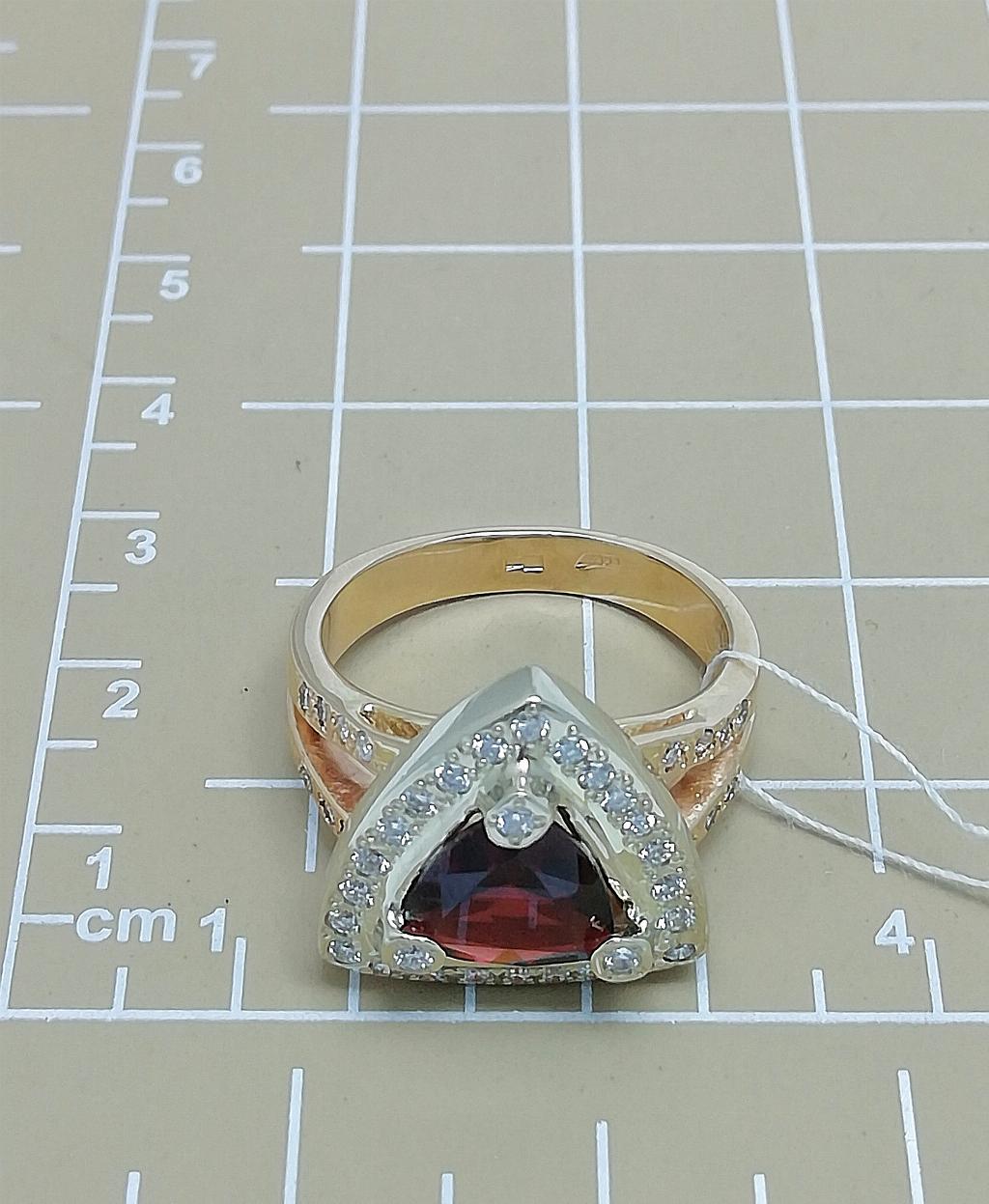 Золотое кольцо, вставка гранат