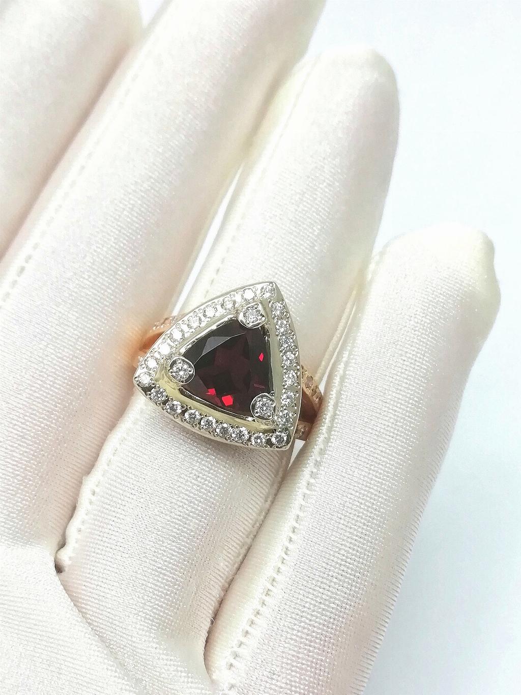 Золотое кольцо, вставка гранат