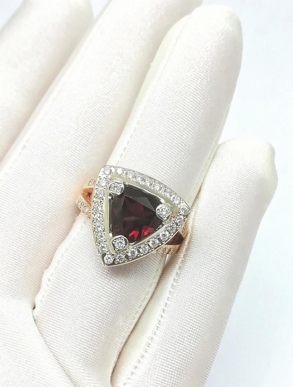 Золотое кольцо, вставка гранат