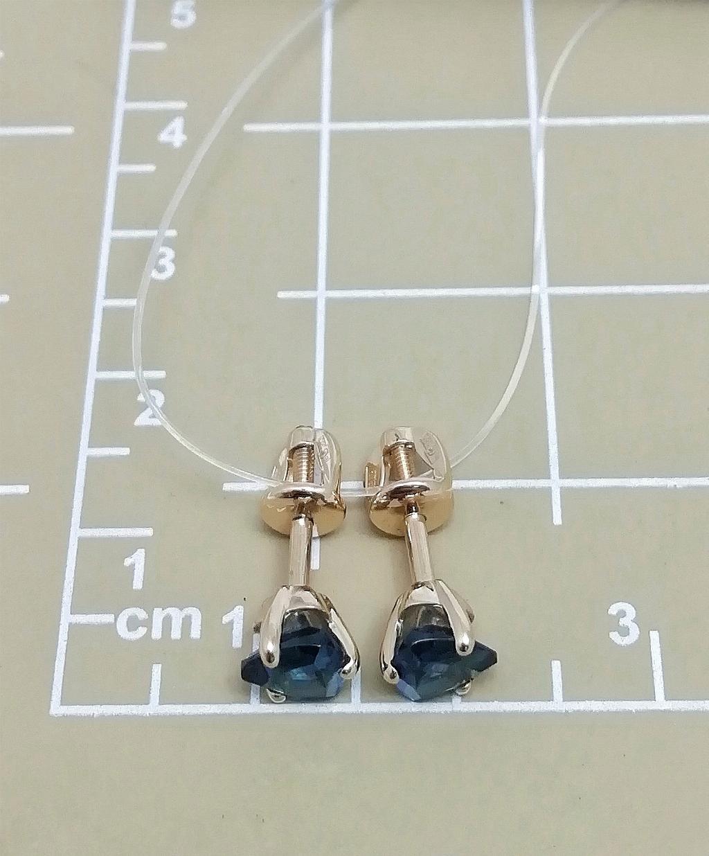 Золотые серьги пусеты, вставка топаз