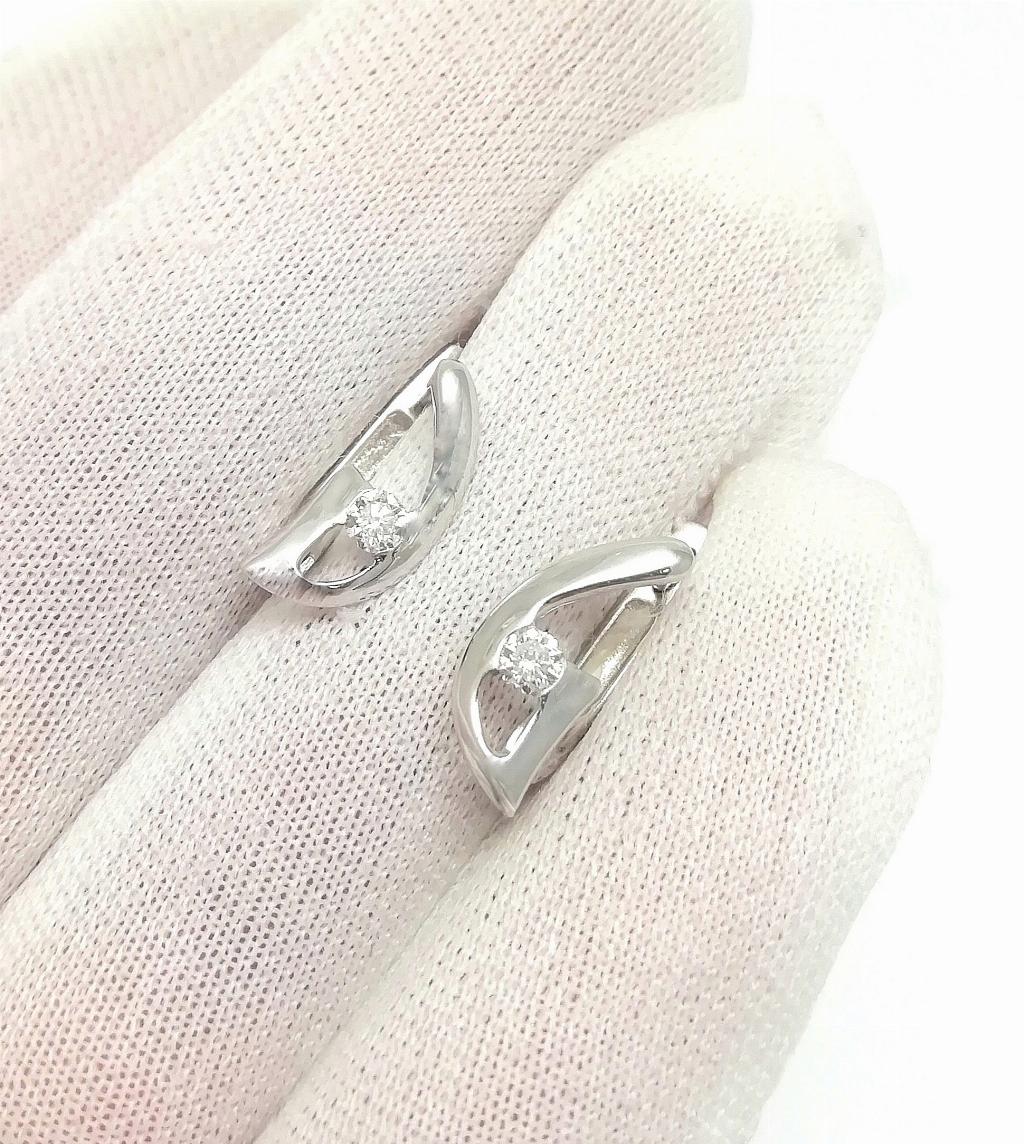 Серьги женские классические, вставка бриллиант