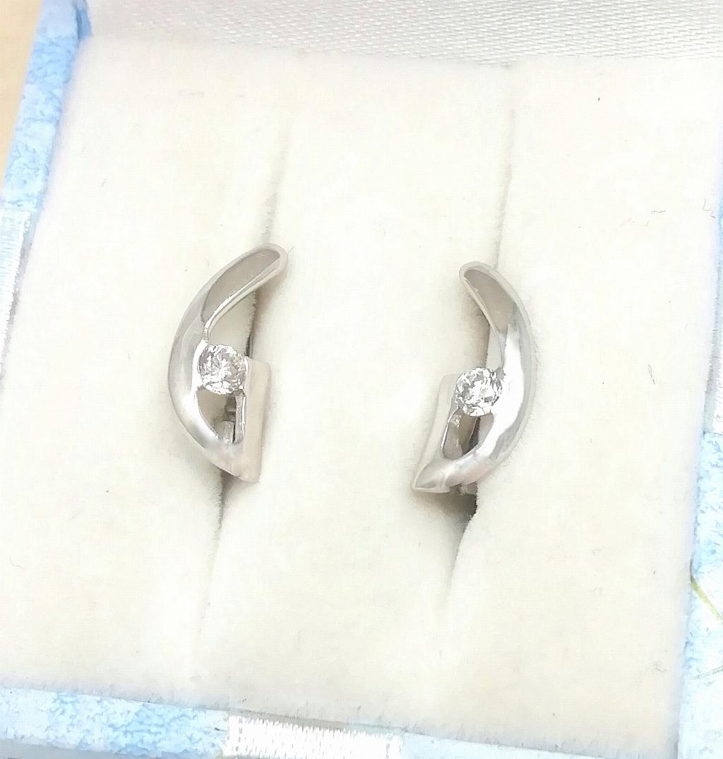 Серьги женские классические, вставка бриллиант