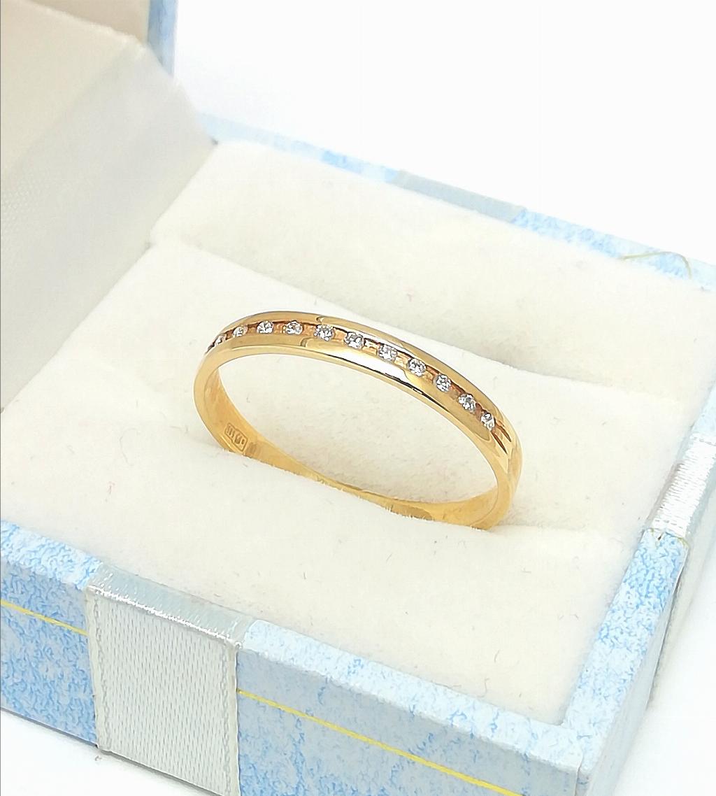 Золотое кольцо дорожка, вставка бриллиант