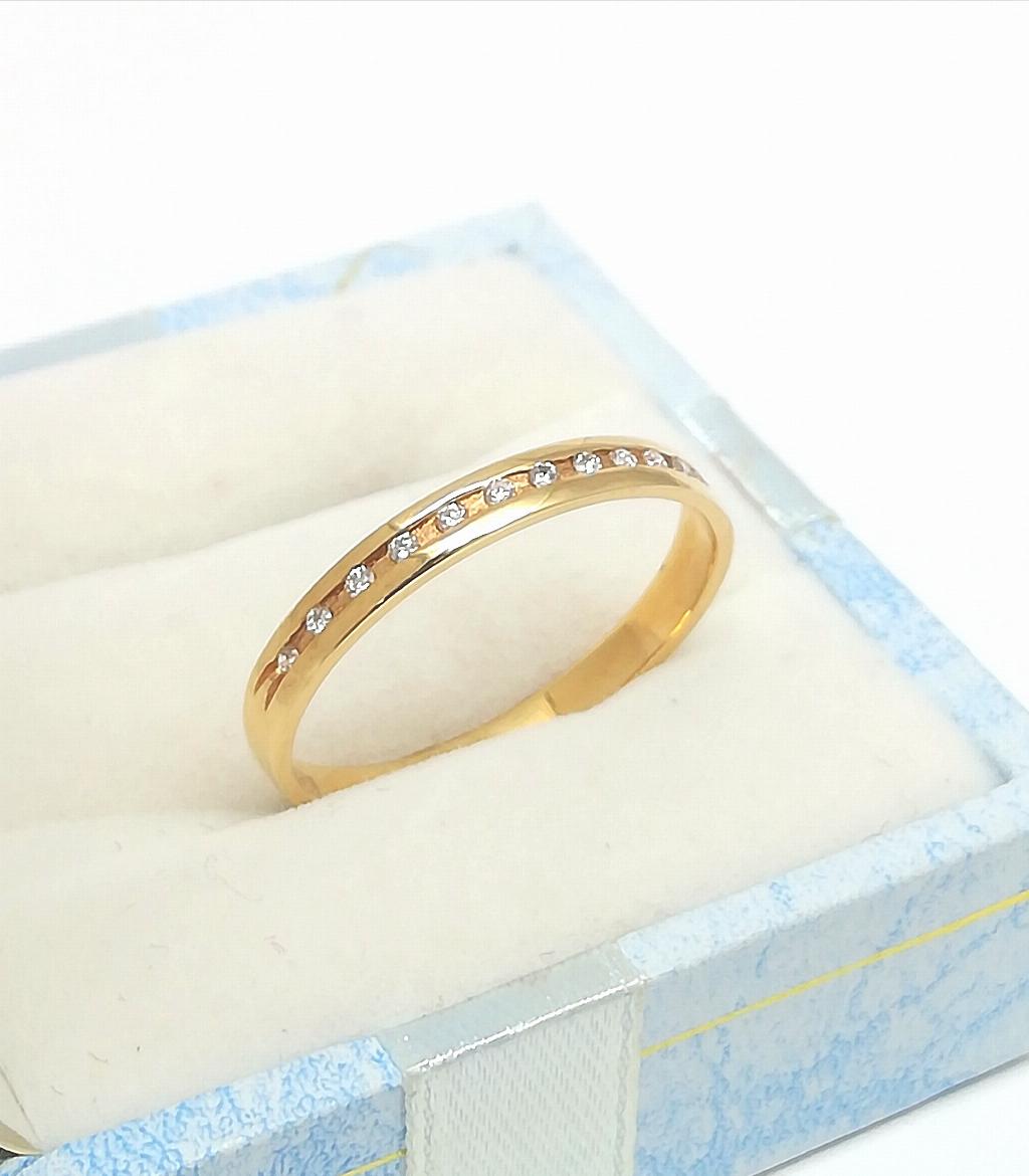 Золотое кольцо дорожка, вставка бриллиант