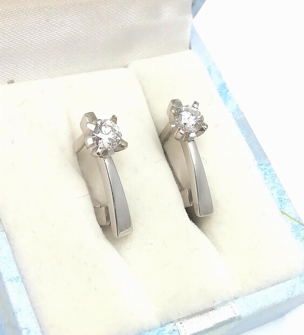 Серьги классические женские гладкие, вставка бриллиант
