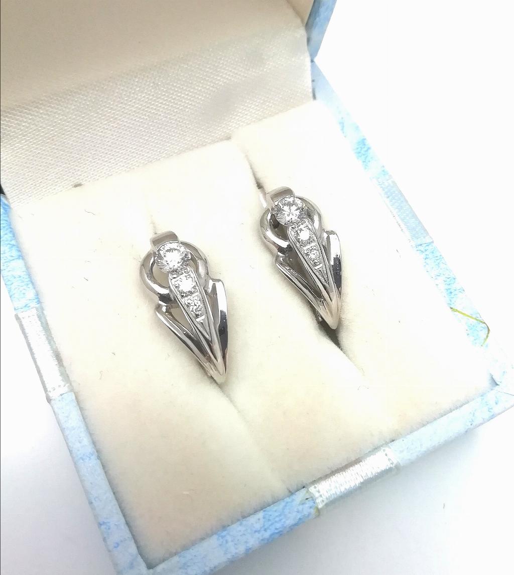 Серьги женские классические, вставка бриллиант