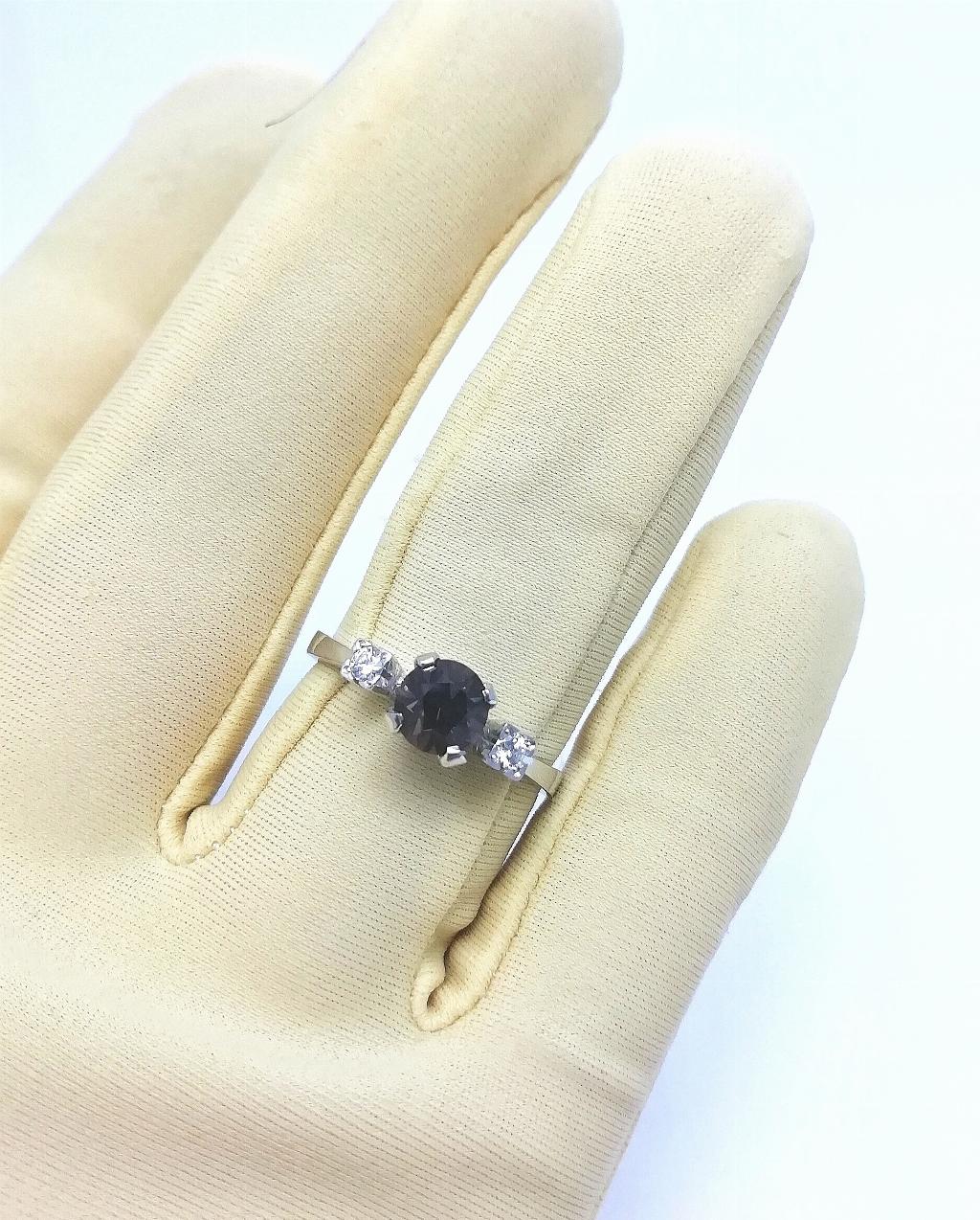 Золотое кольцо, вставка бриллиант