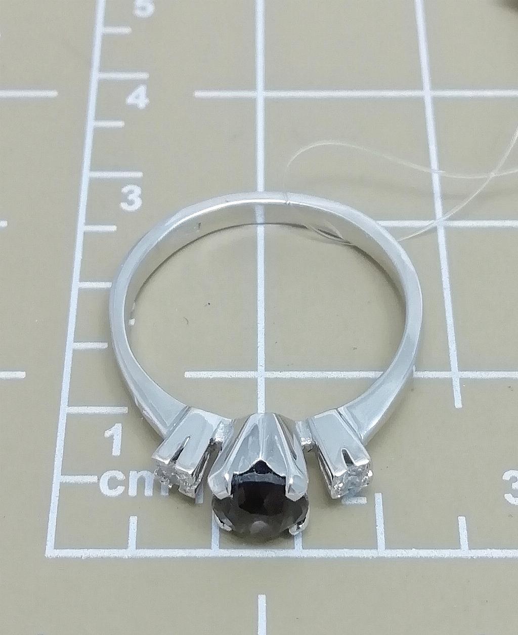 Золотое кольцо, вставка бриллиант