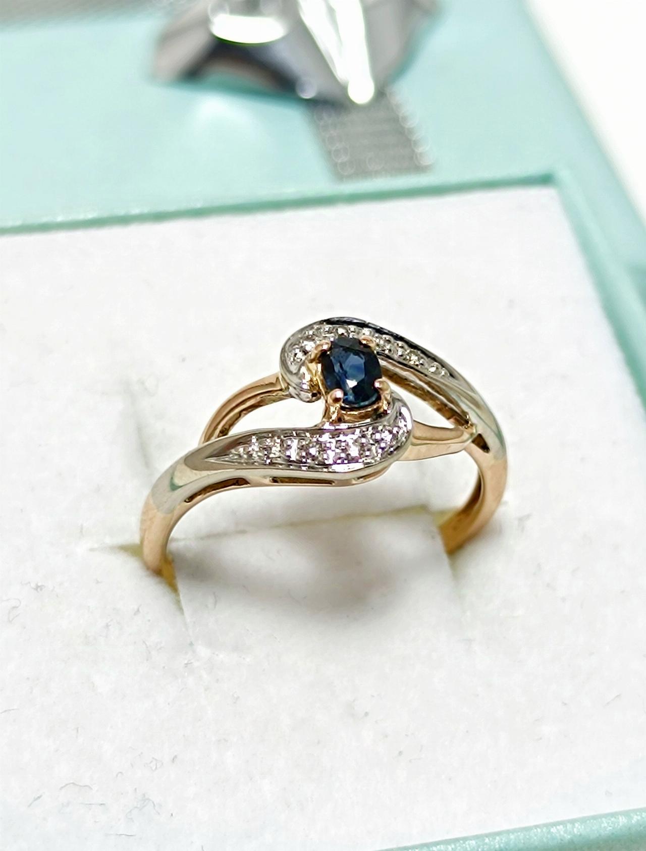 Золотое кольцо женское, вставка бриллиант