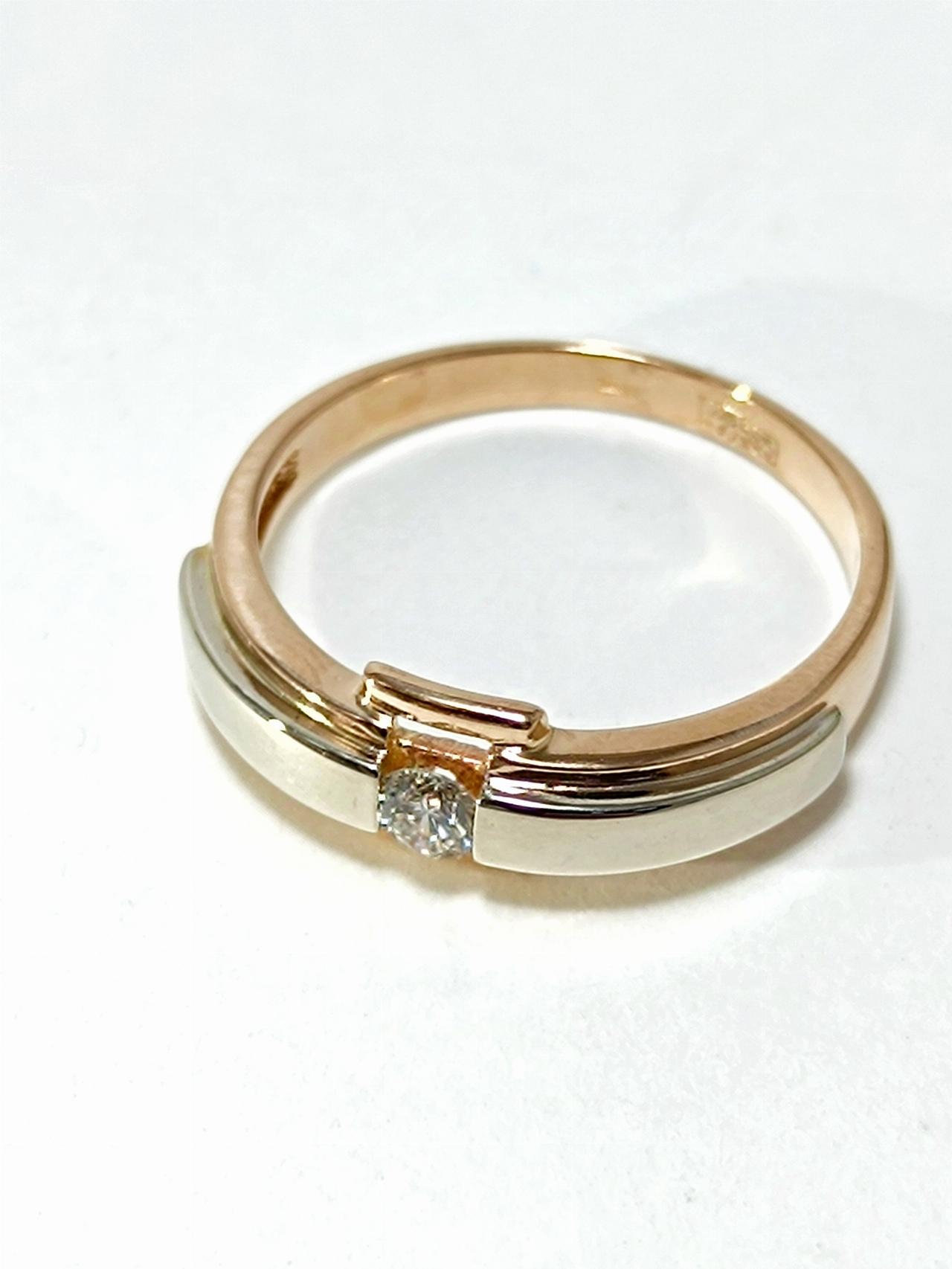 Золотое кольцо женское, вставка бриллиант