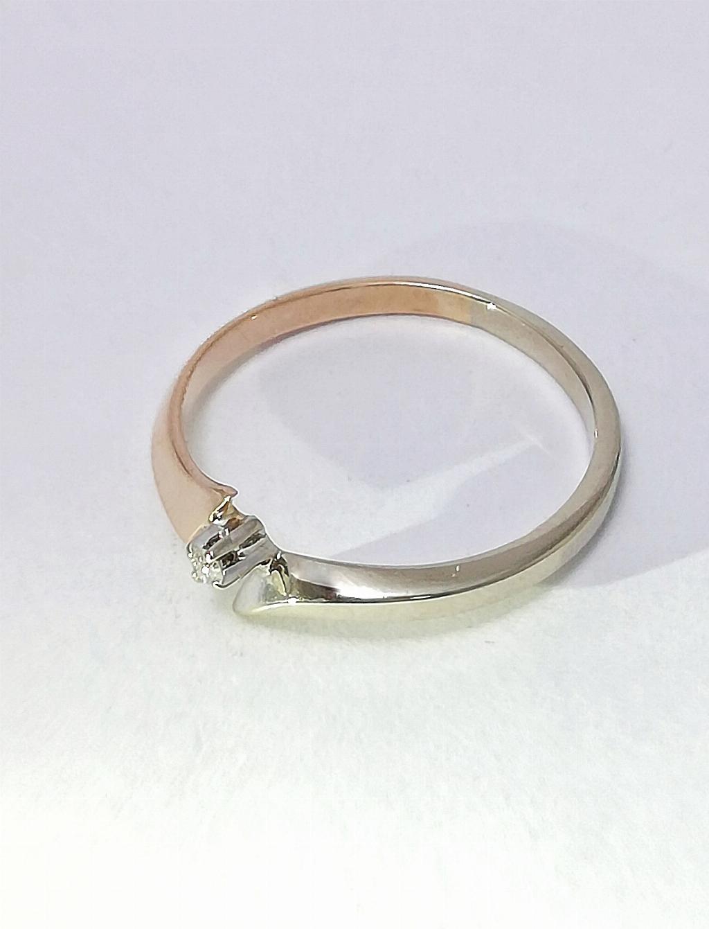 Золотое кольцо, вставка бриллиант