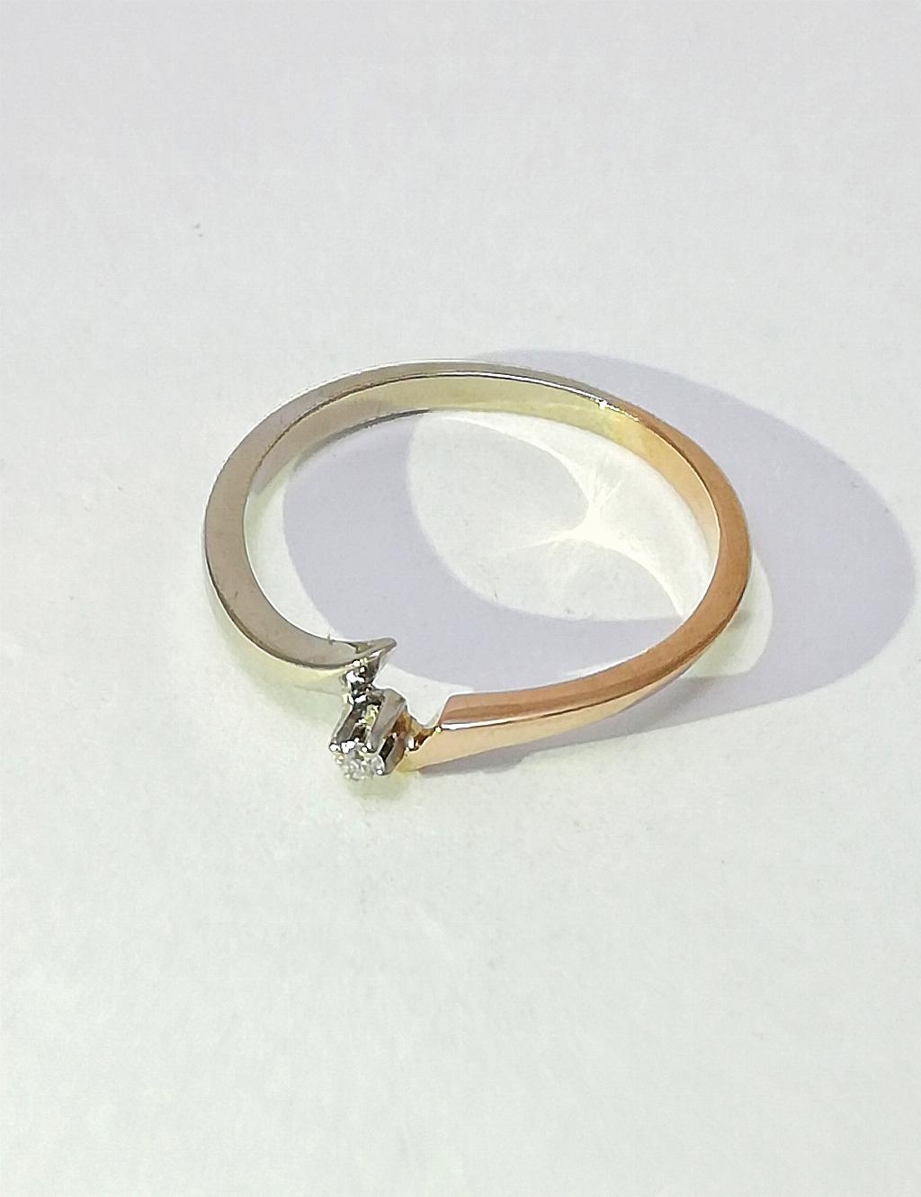 Золотое кольцо, вставка бриллиант