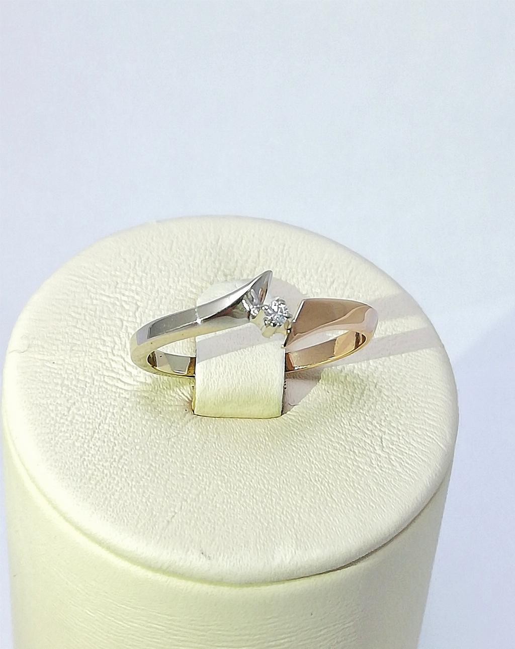 Золотое кольцо, вставка бриллиант