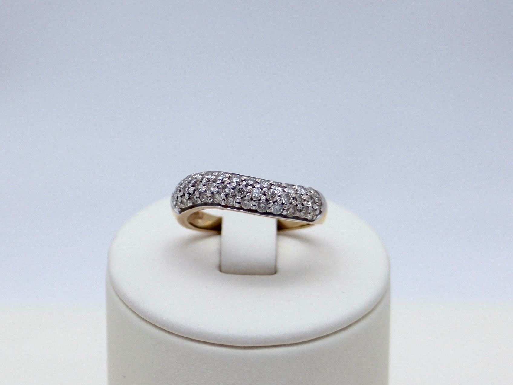 Золотое кольцо, вставка бриллиант