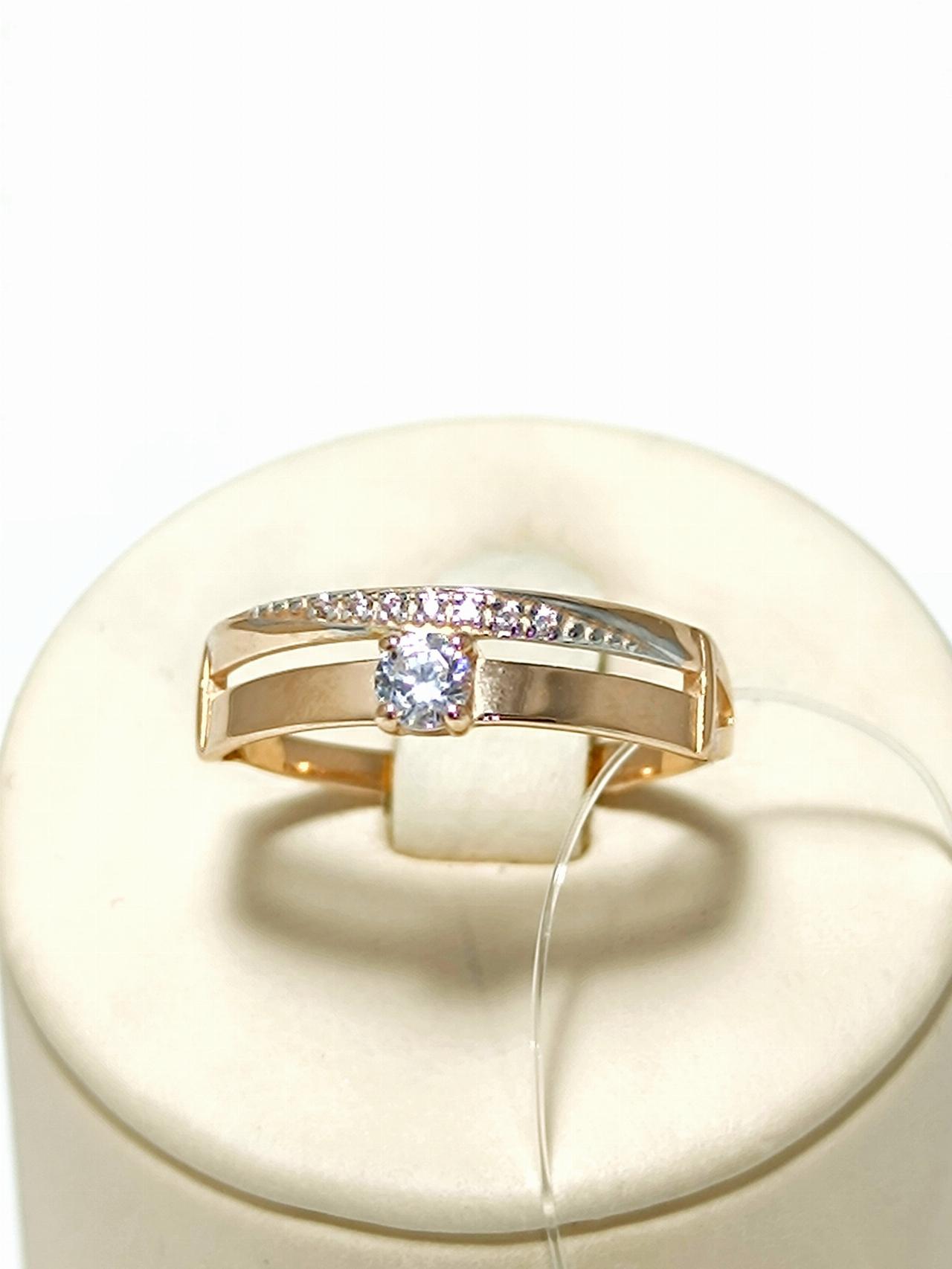 Золотое кольцо женское, вставка фианит