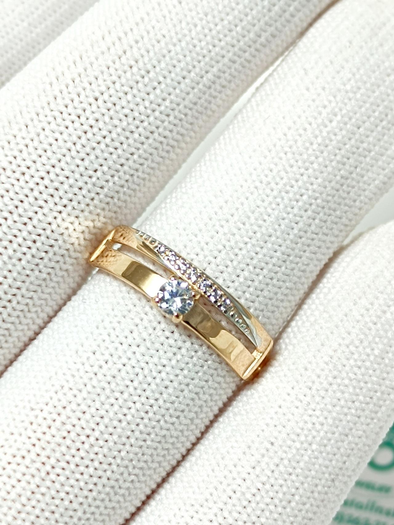 Золотое кольцо женское, вставка фианит