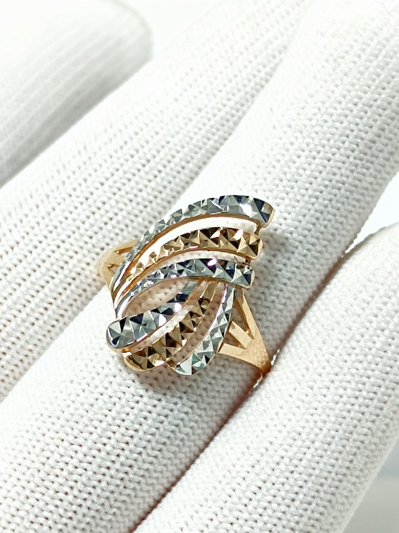 Золотое кольцо женское