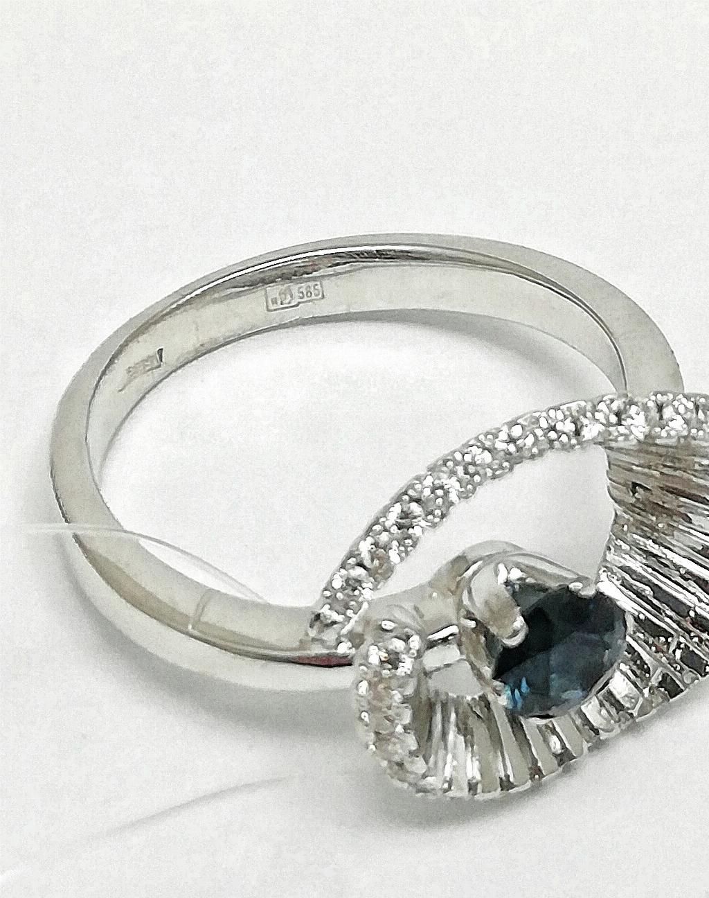 Золотое кольцо, вставка бриллиант