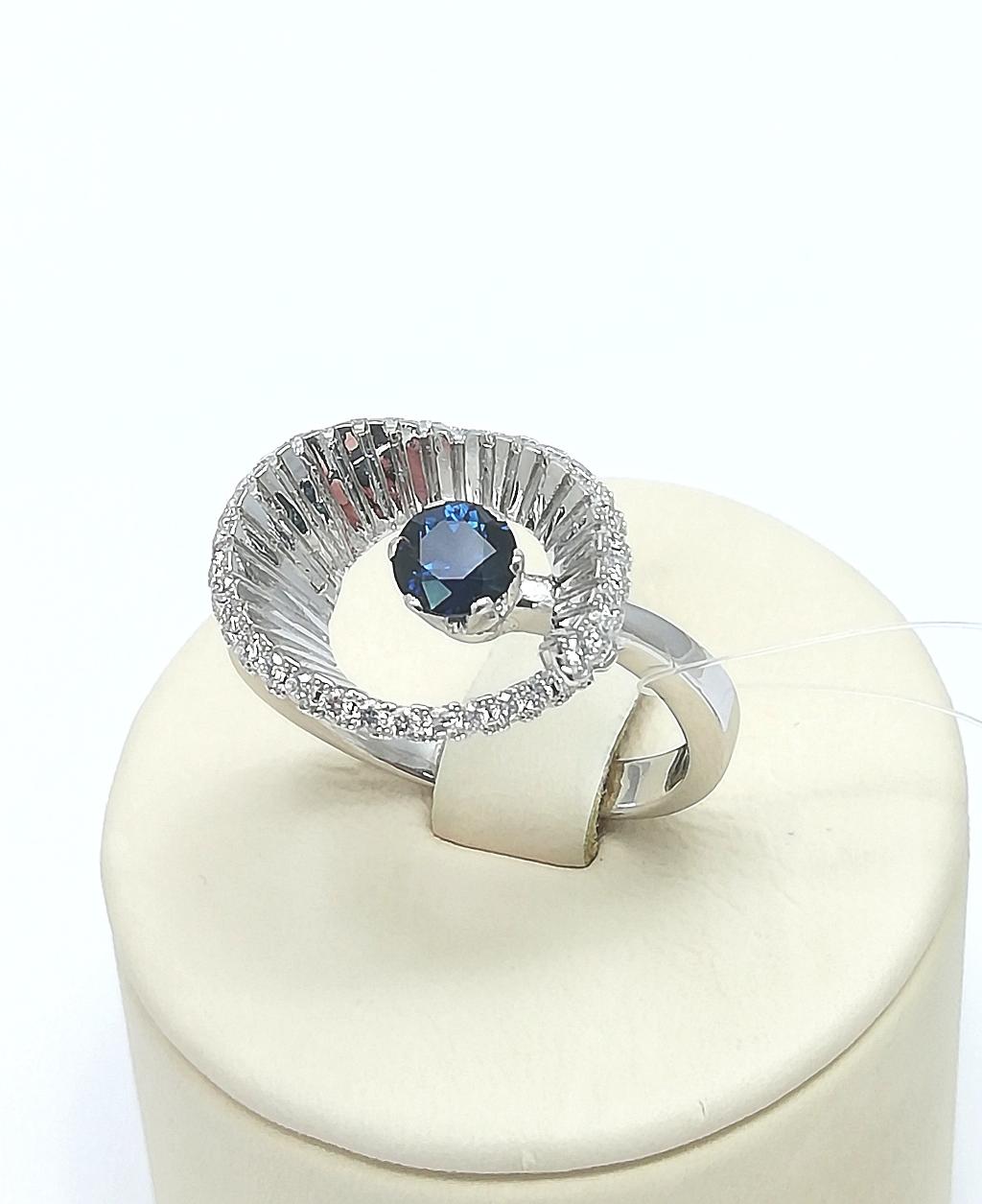 Золотое кольцо, вставка бриллиант