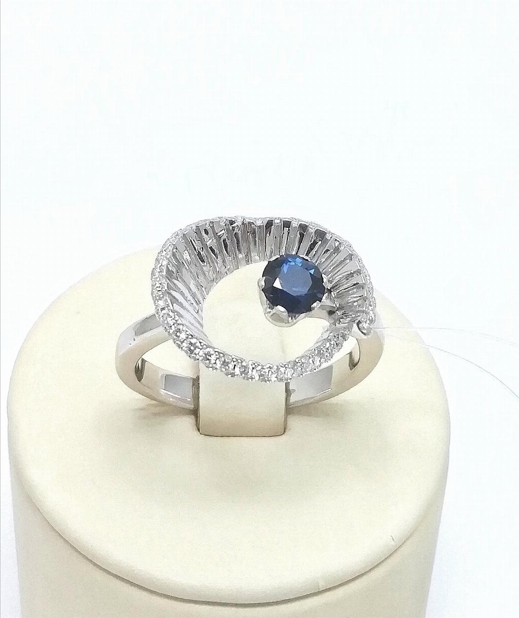 Золотое кольцо, вставка бриллиант