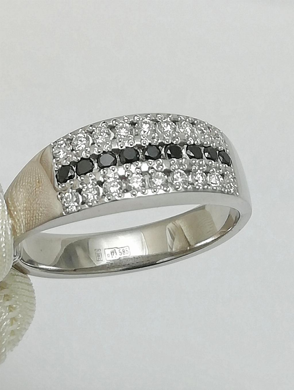 Золотое кольцо, вставка бриллиант