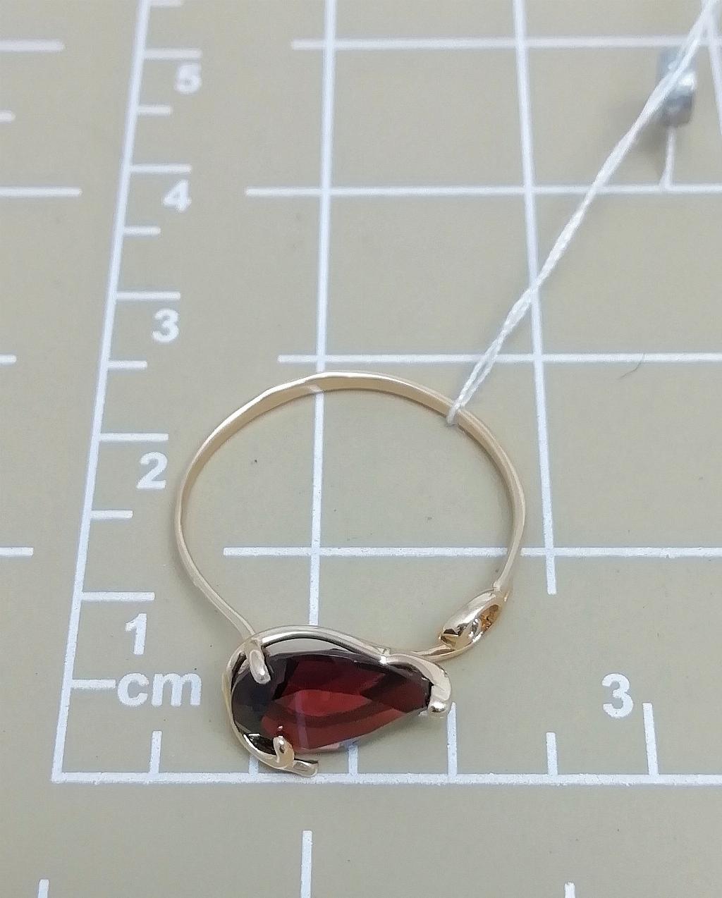 Золотое кольцо, вставка гранат