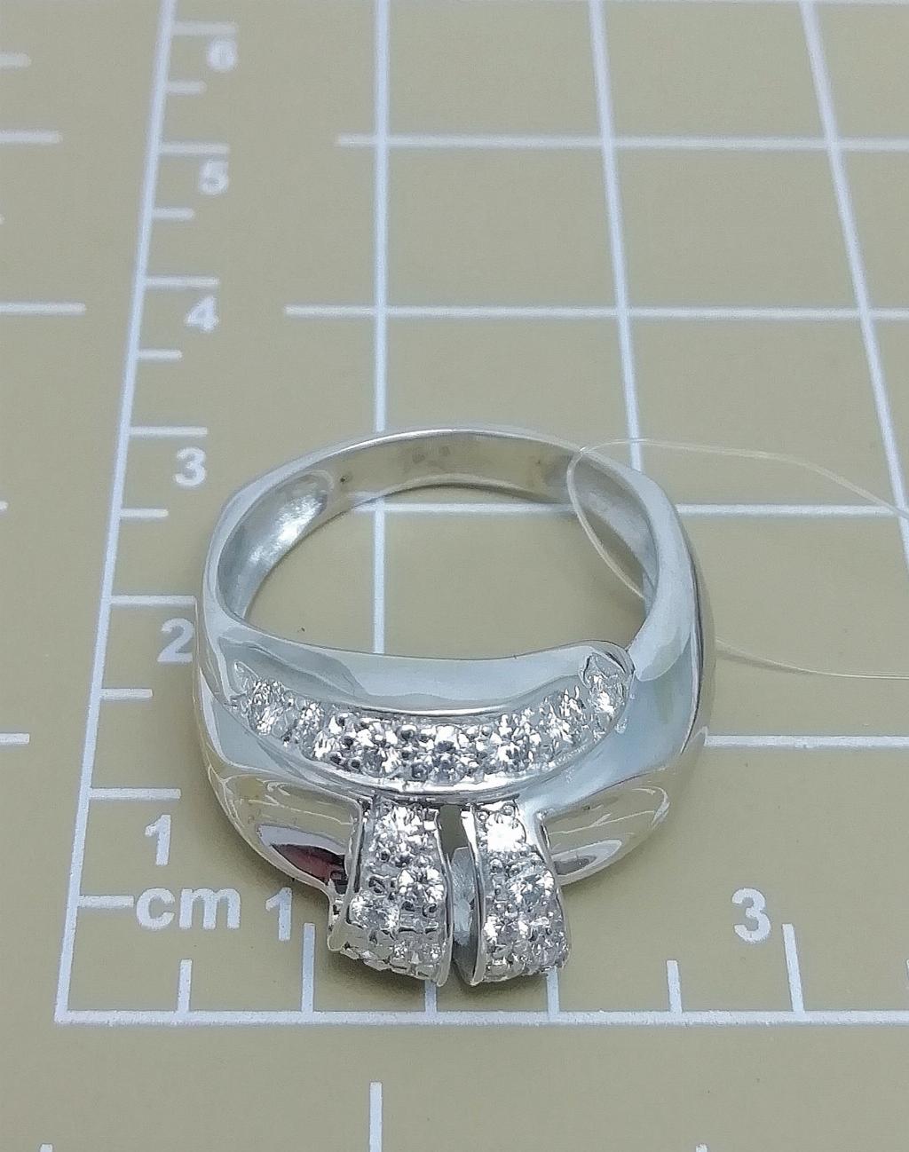 Золотое кольцо, вставка бриллиант