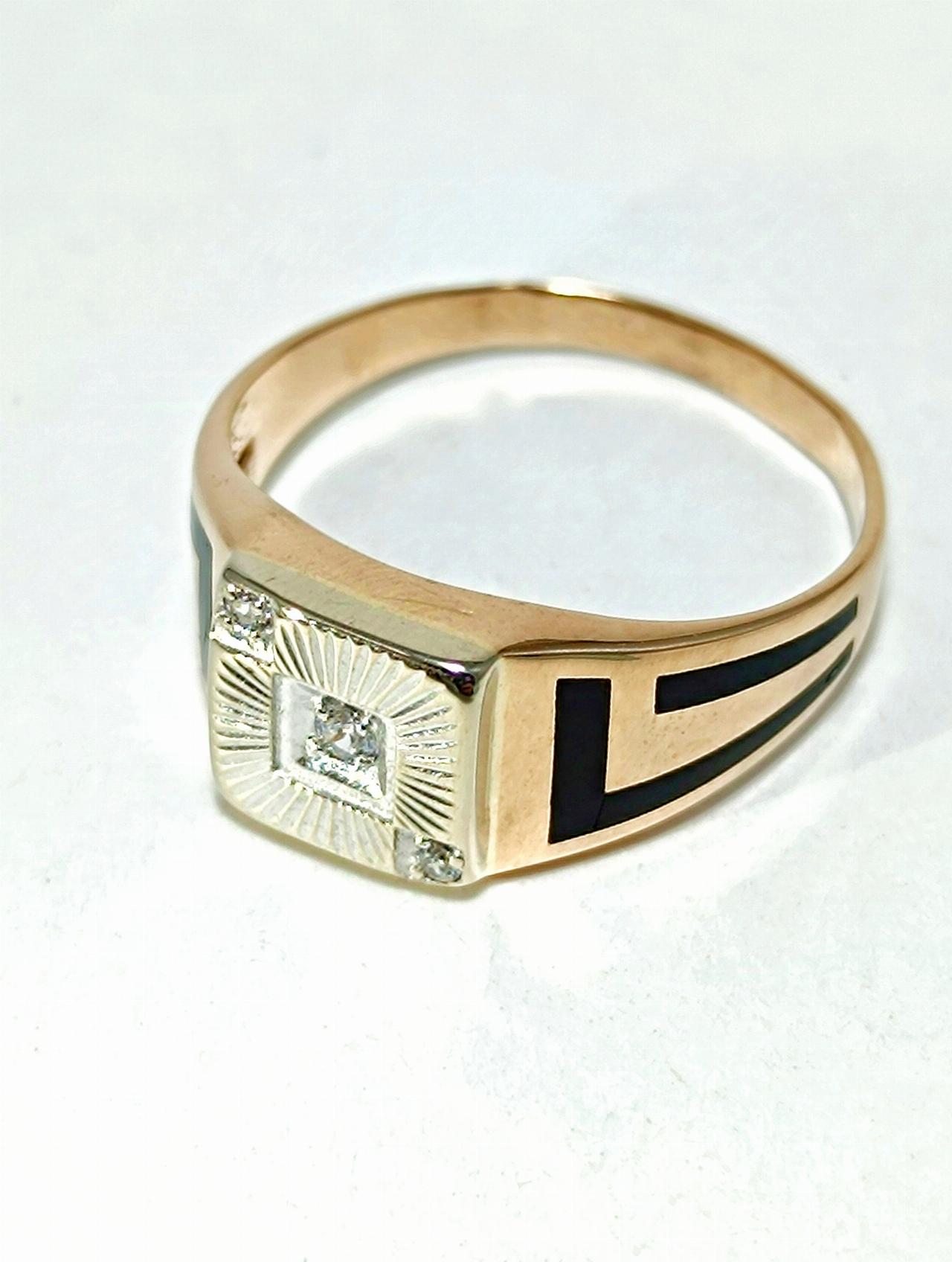 Золотое кольцо печатка мужское, вставка фианит