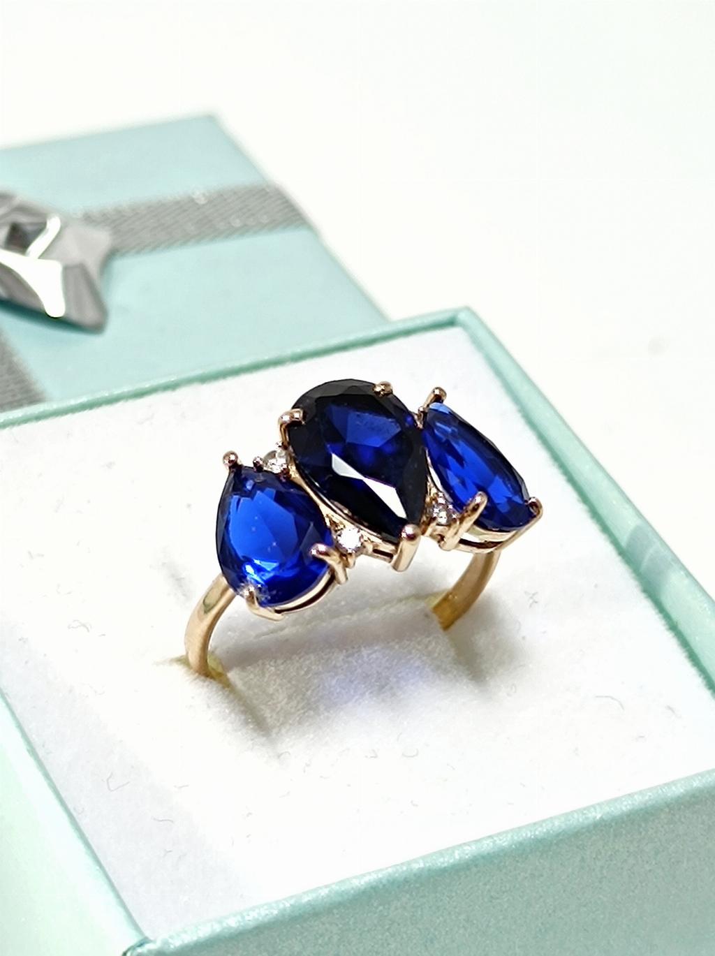 Золотое кольцо женское, вставка фианит