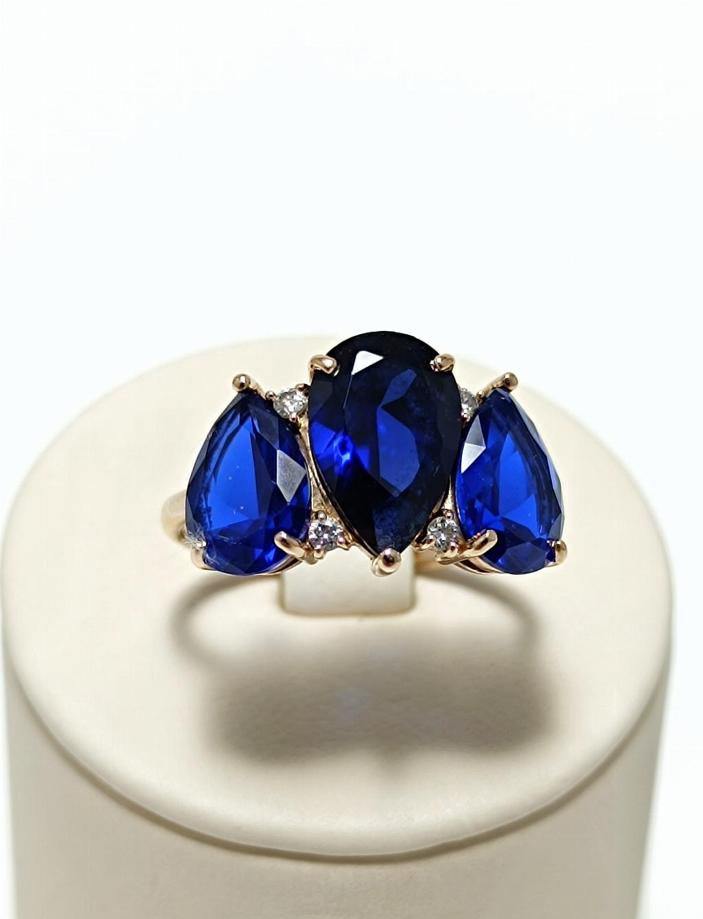 Золотое кольцо женское, вставка фианит