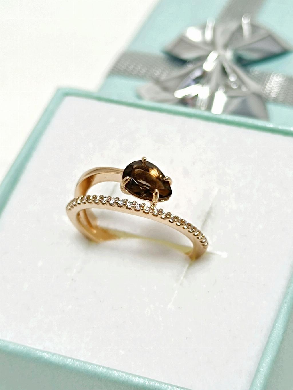 Золотое кольцо женское, вставка фианит