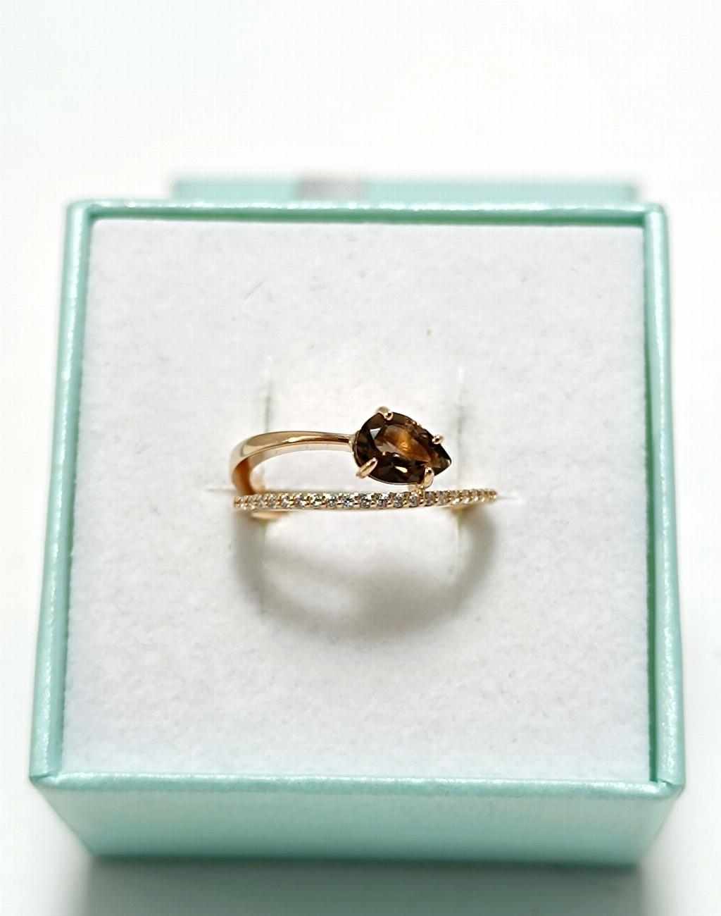 Золотое кольцо женское, вставка фианит