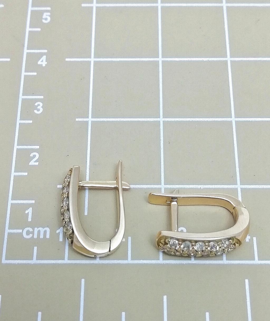 Золотые серьги, вставка бриллиант