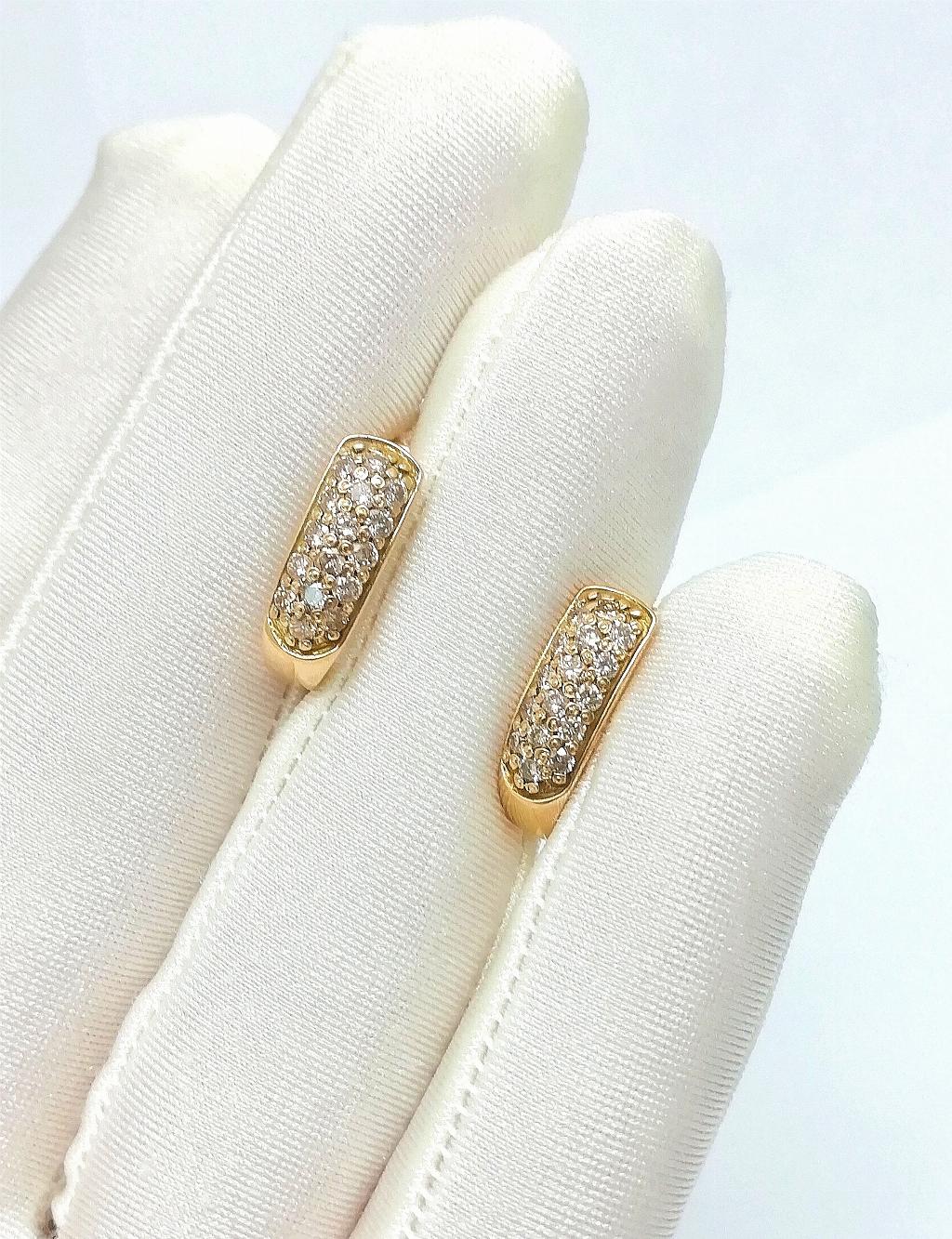 Золотые серьги, вставка бриллиант