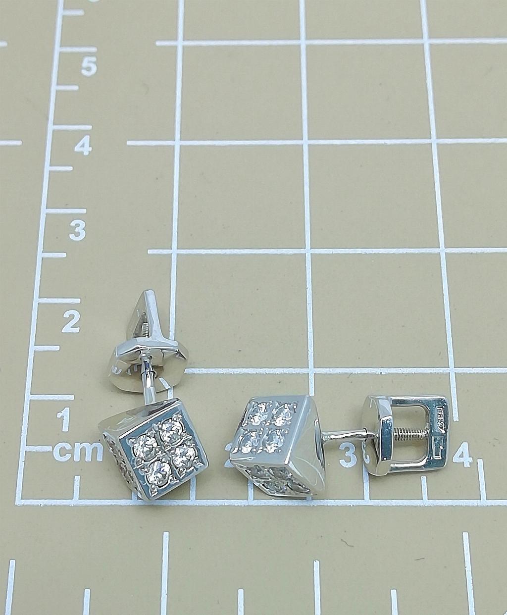 Золотые серьги, вставка бриллиант