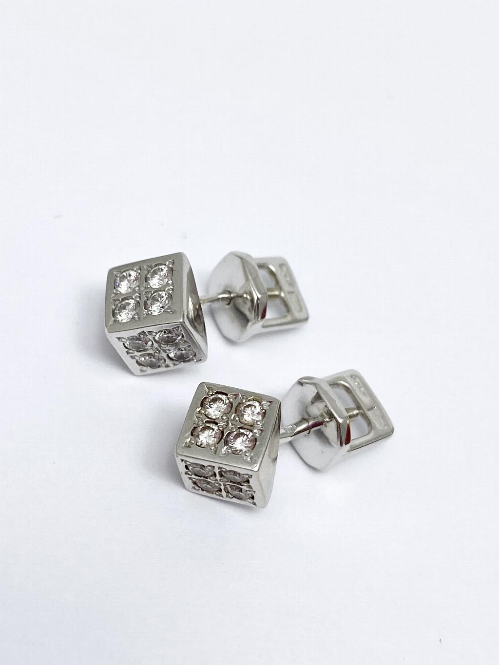 Золотые серьги, вставка бриллиант