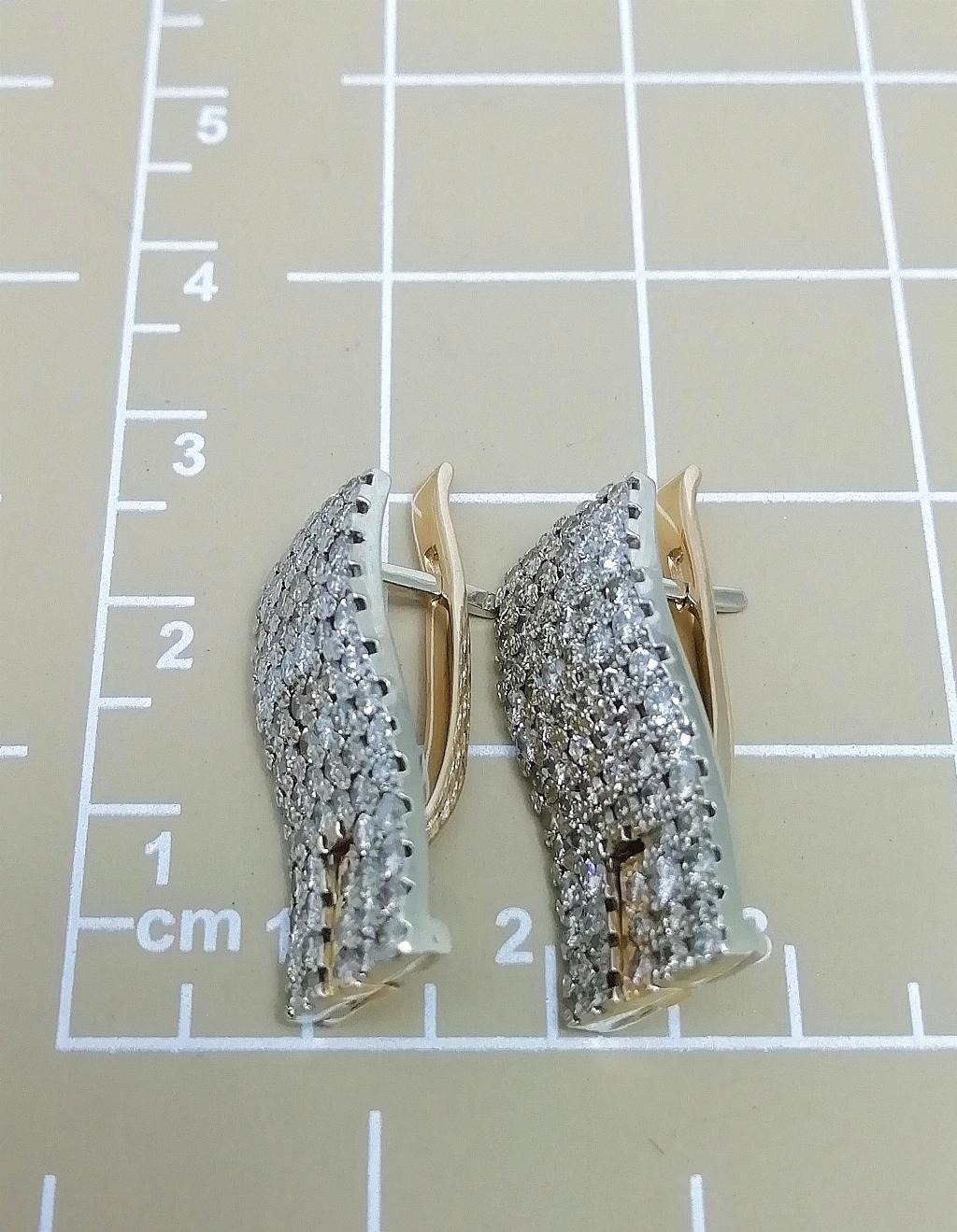 Золотые серьги, вставка бриллиант