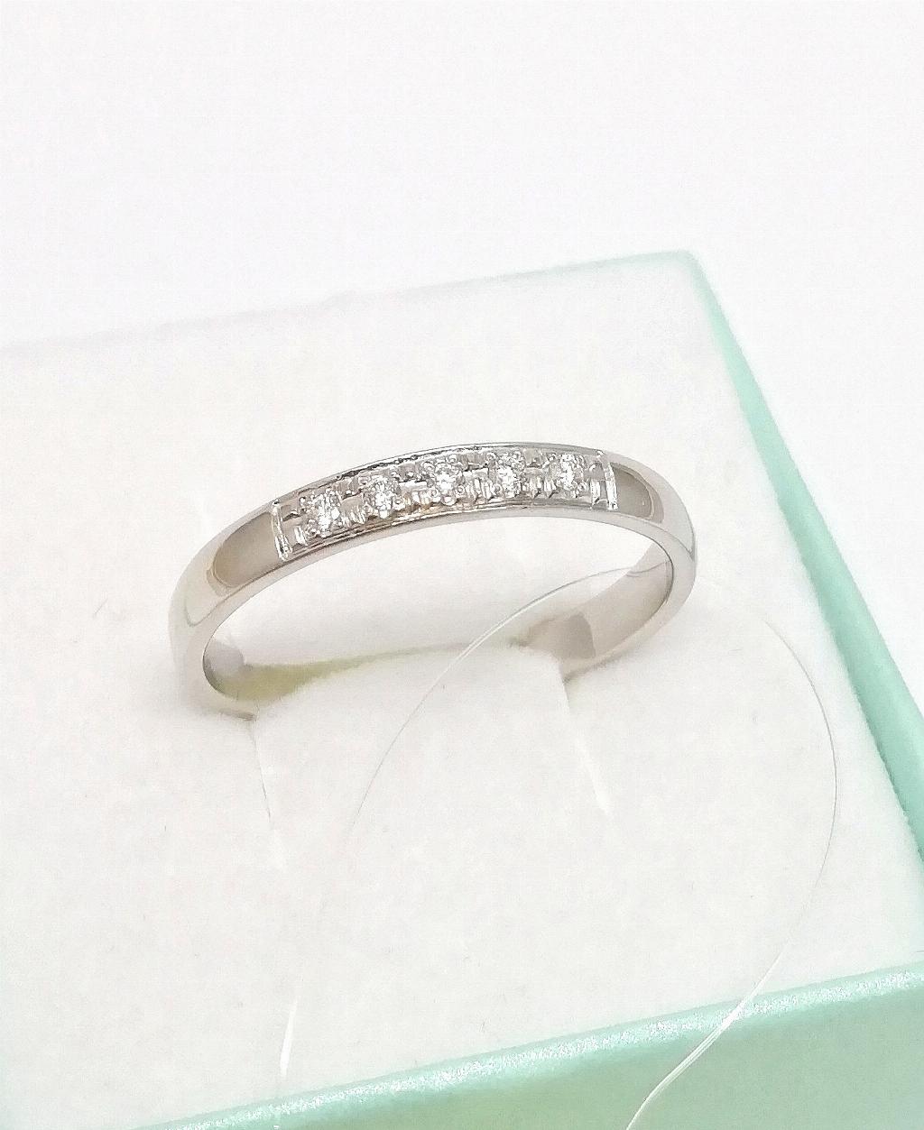 Золотое кольцо дорожка, вставка бриллиант