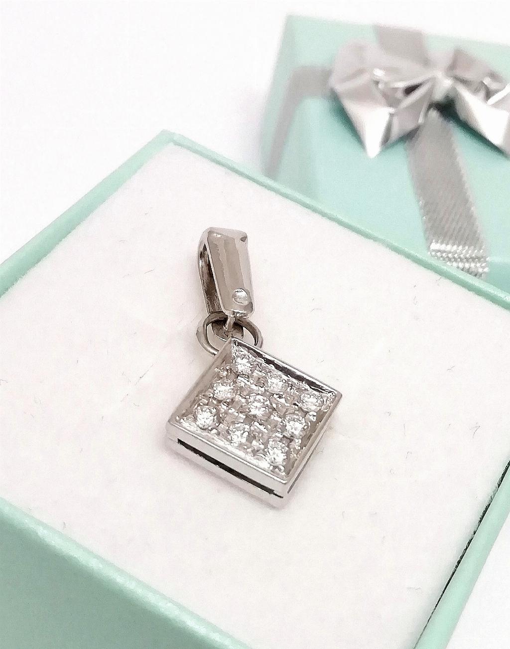 Золотая подвеска, вставка бриллиант