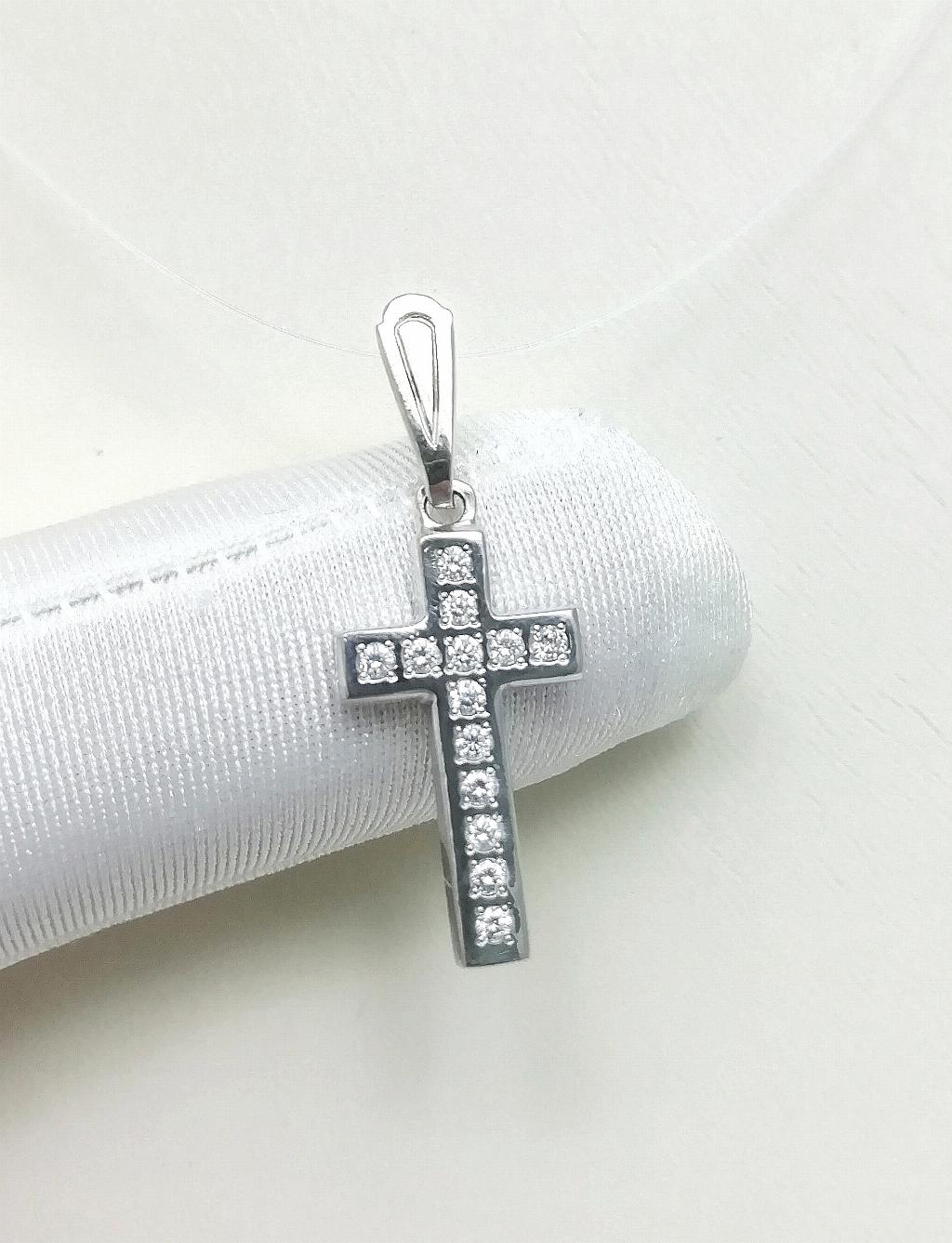 Золотая подвеска - декоративный крест, вставка бриллиант