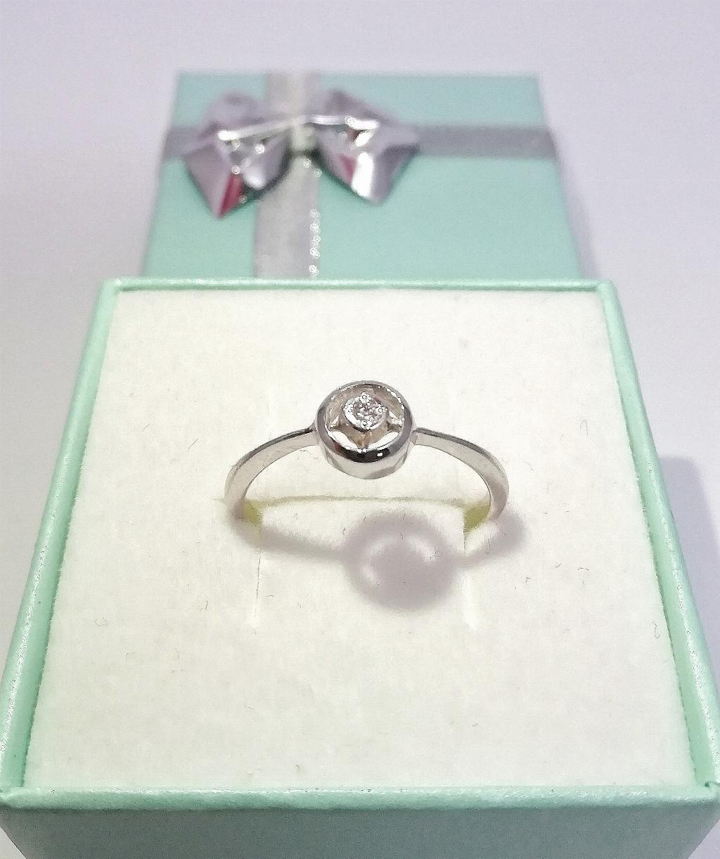 Золотое кольцо, вставка бриллиант