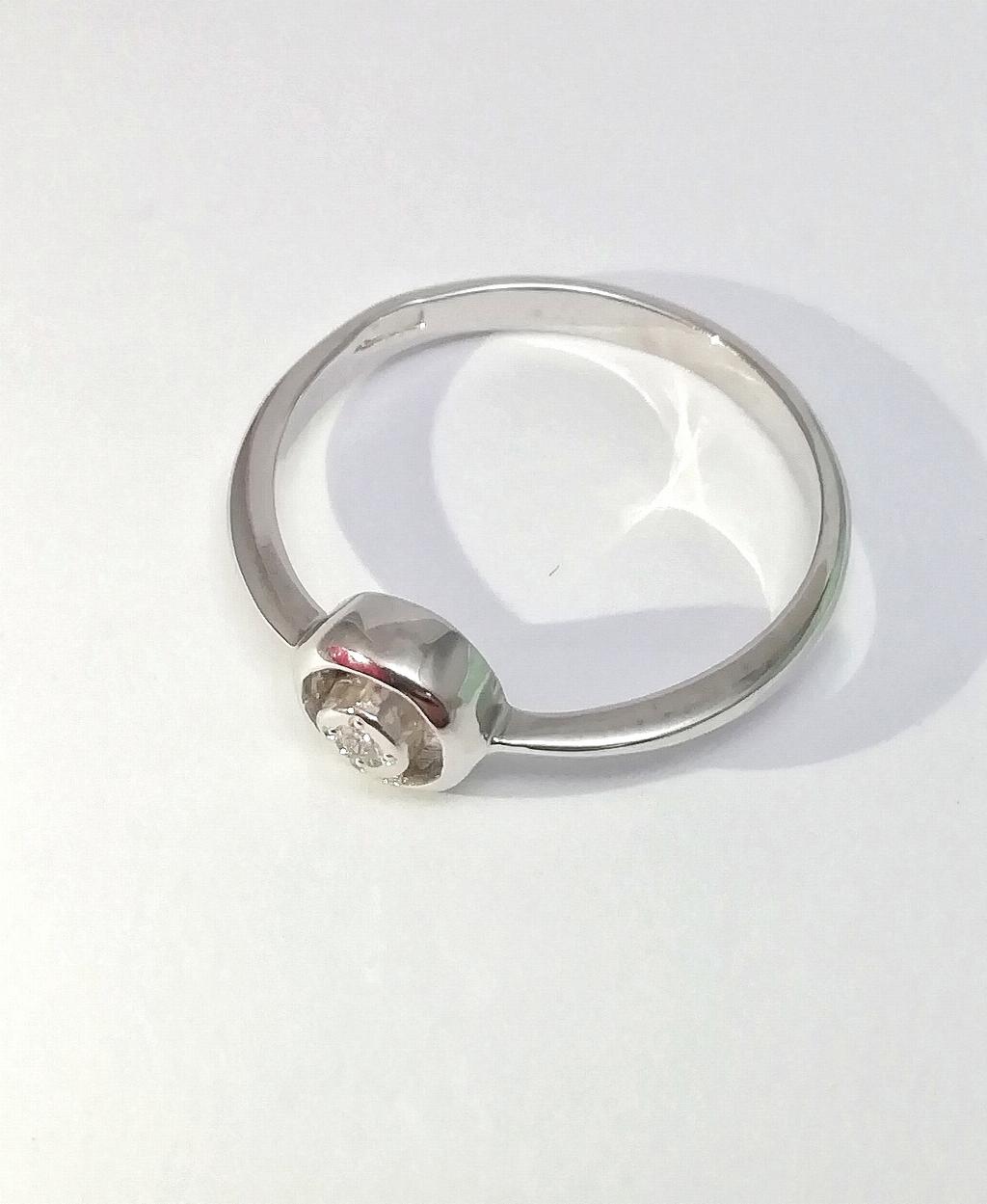 Золотое кольцо, вставка бриллиант