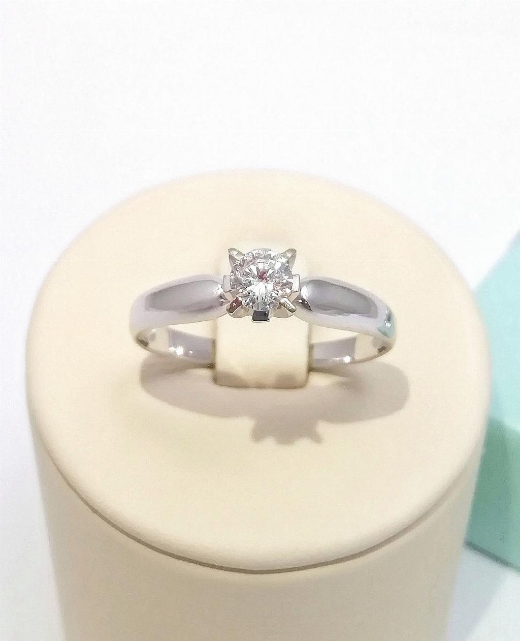 Золотое кольцо, вставка бриллиант