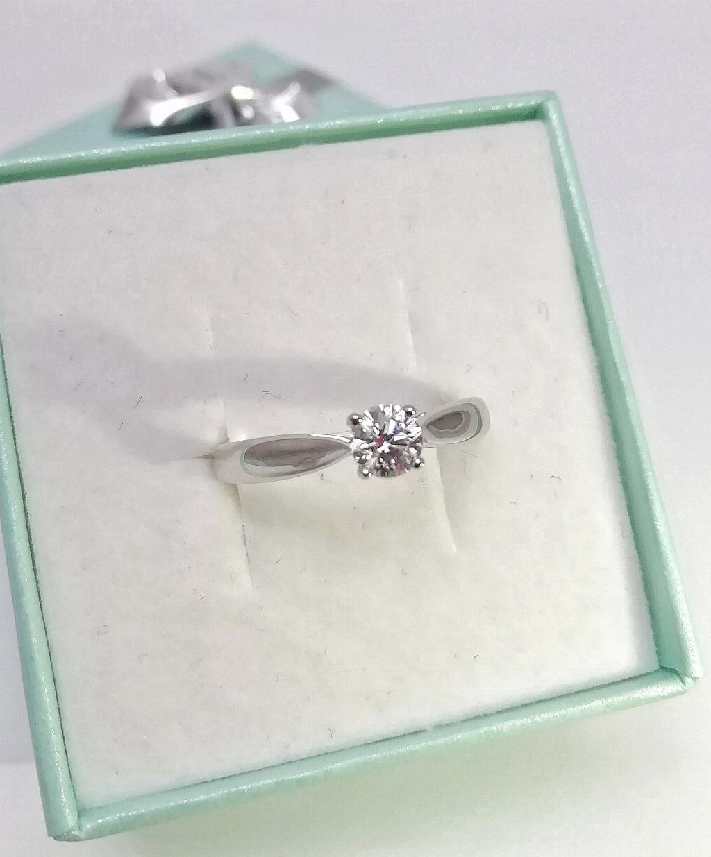 Золотое кольцо, вставка бриллиант