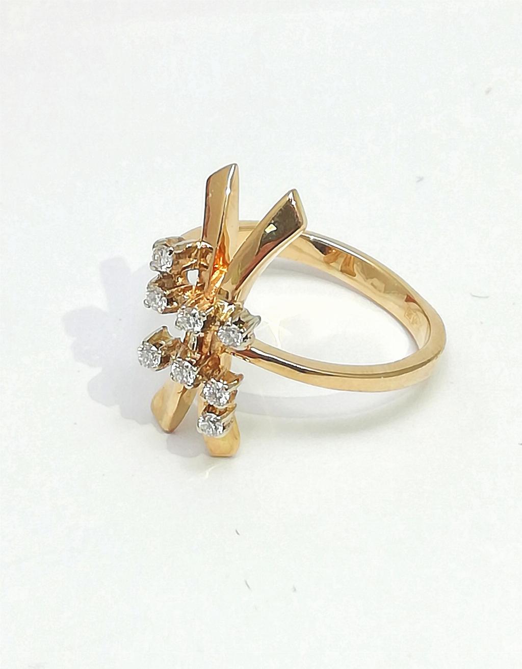 Золотое кольцо, вставка бриллиант